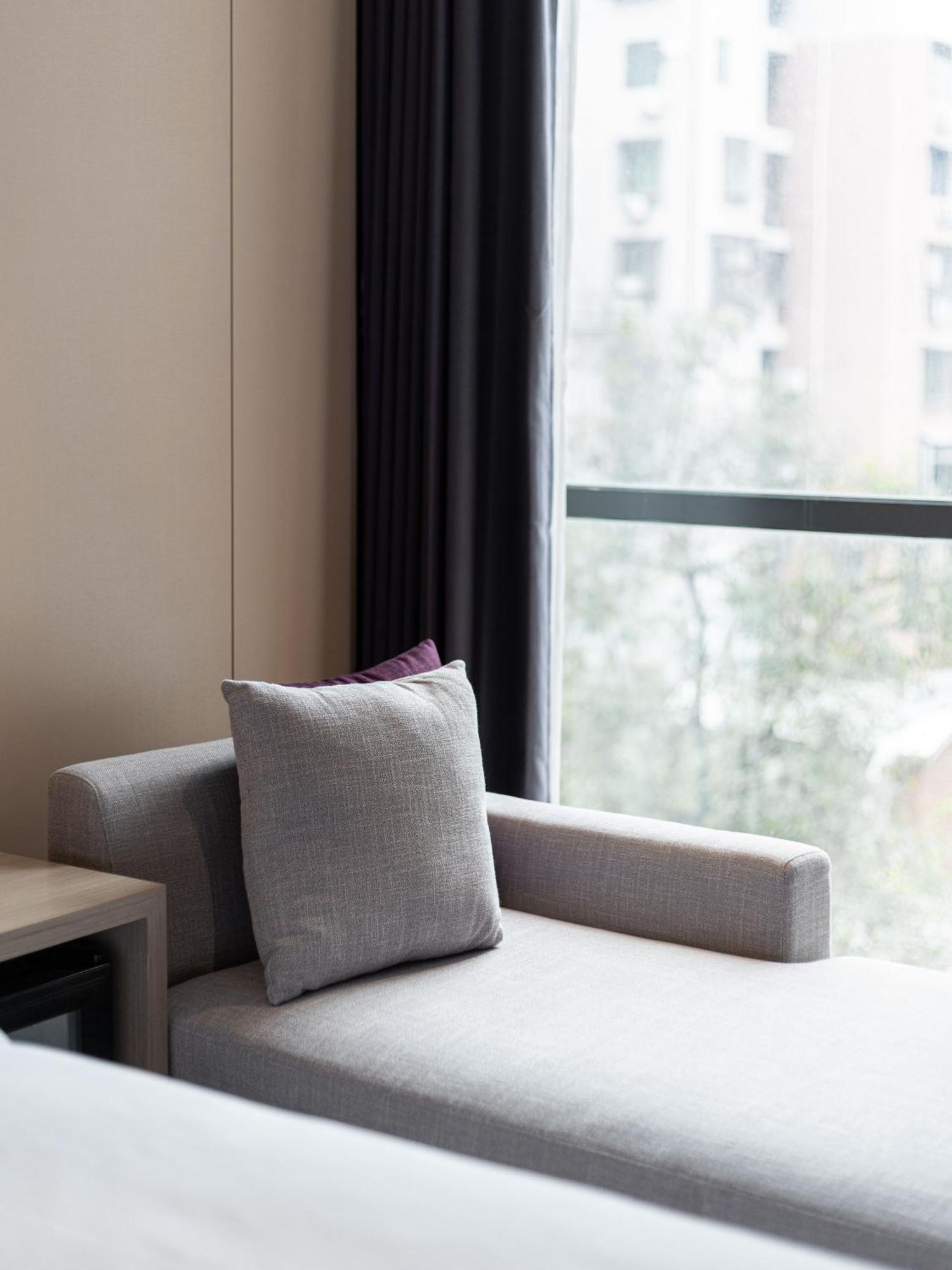 Lavande International Hotel Guangzhou Taikoo Hui Square Shipaiqiao Metro Station Branch - Free Shuttle Bus To Canton Fair Complex During Canton Fair Period & Free Vpn Internet Access Екстер'єр фото