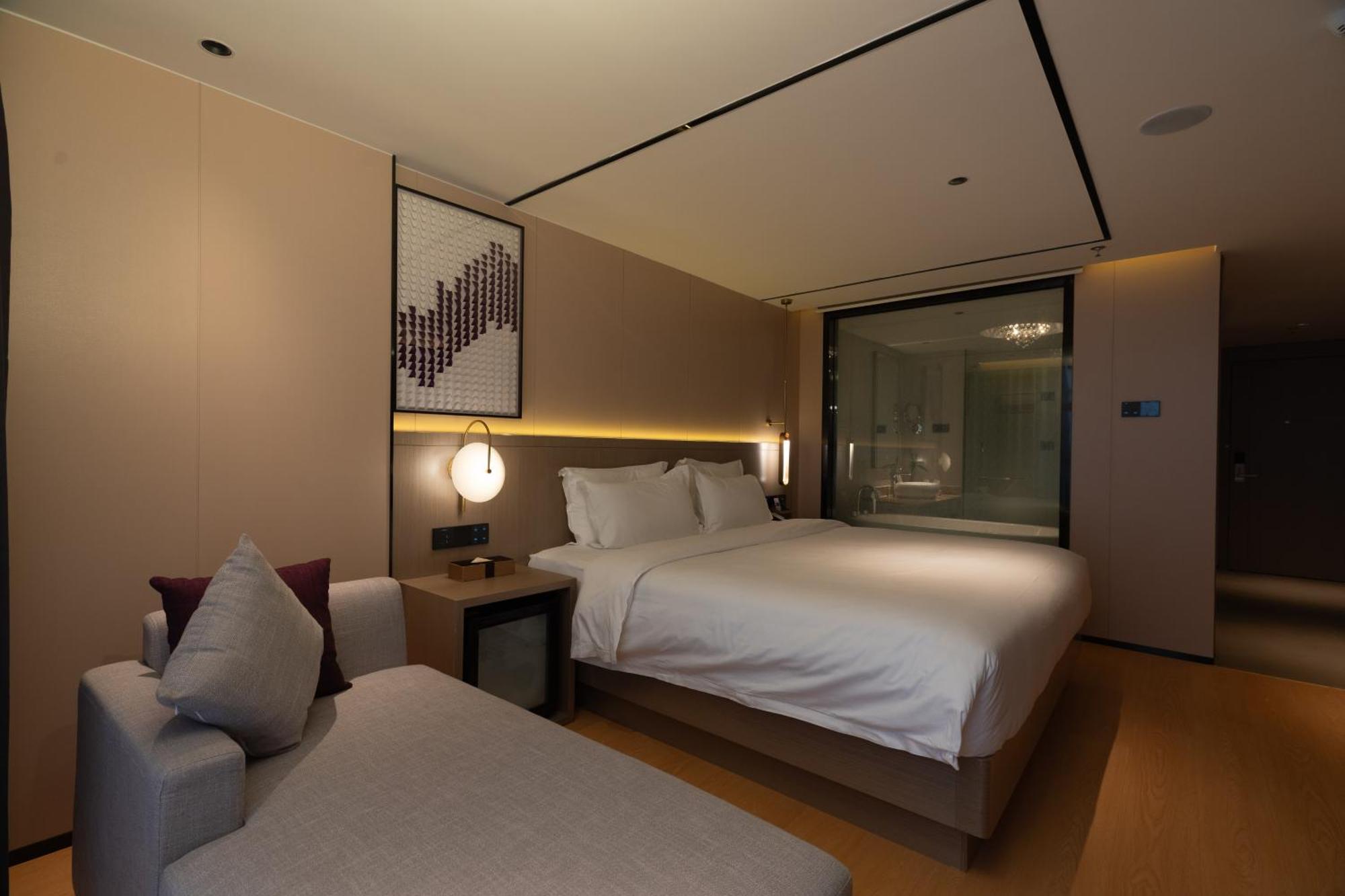 Lavande International Hotel Guangzhou Taikoo Hui Square Shipaiqiao Metro Station Branch - Free Shuttle Bus To Canton Fair Complex During Canton Fair Period & Free Vpn Internet Access Екстер'єр фото