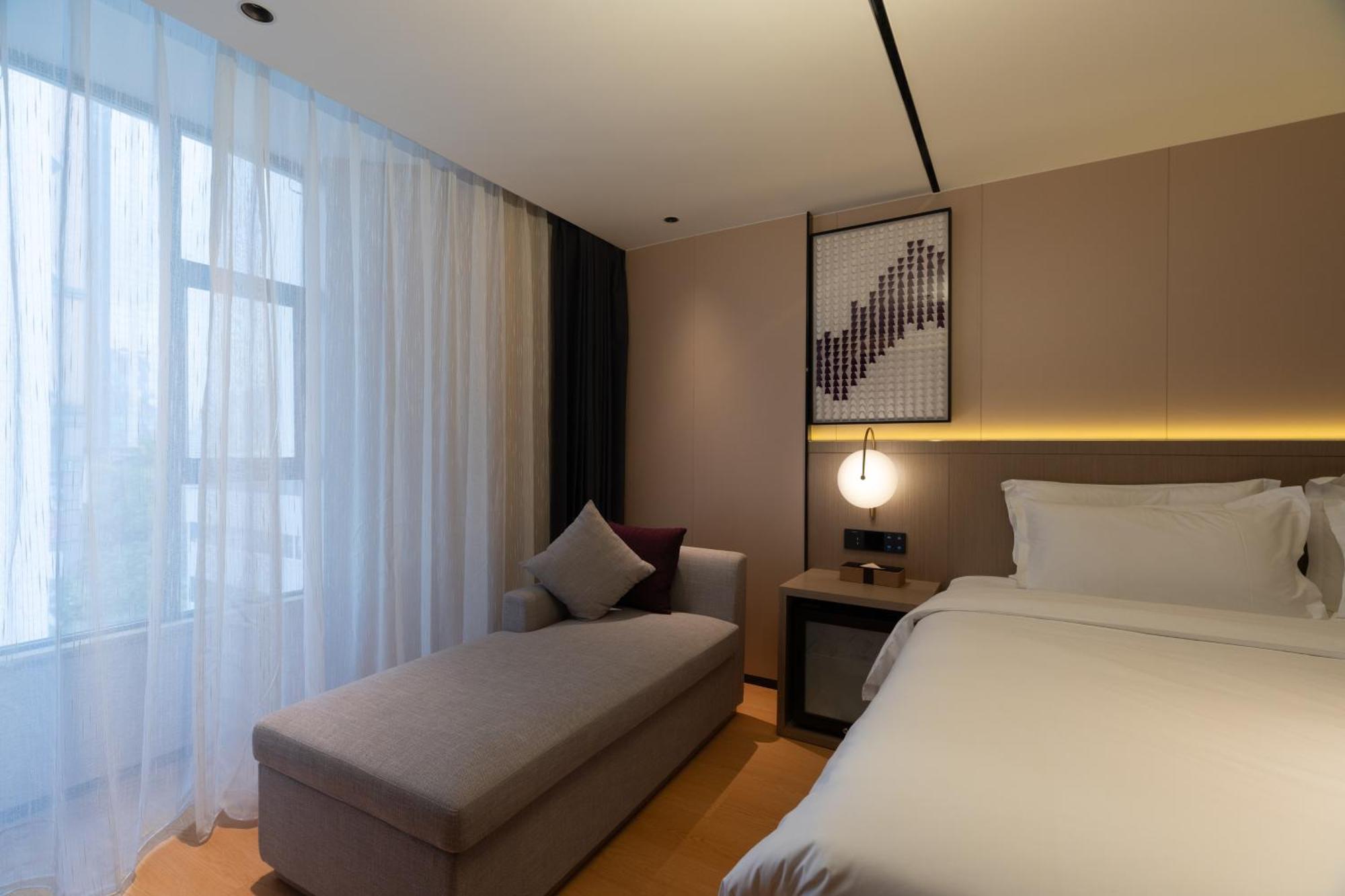 Lavande International Hotel Guangzhou Taikoo Hui Square Shipaiqiao Metro Station Branch - Free Shuttle Bus To Canton Fair Complex During Canton Fair Period & Free Vpn Internet Access Екстер'єр фото