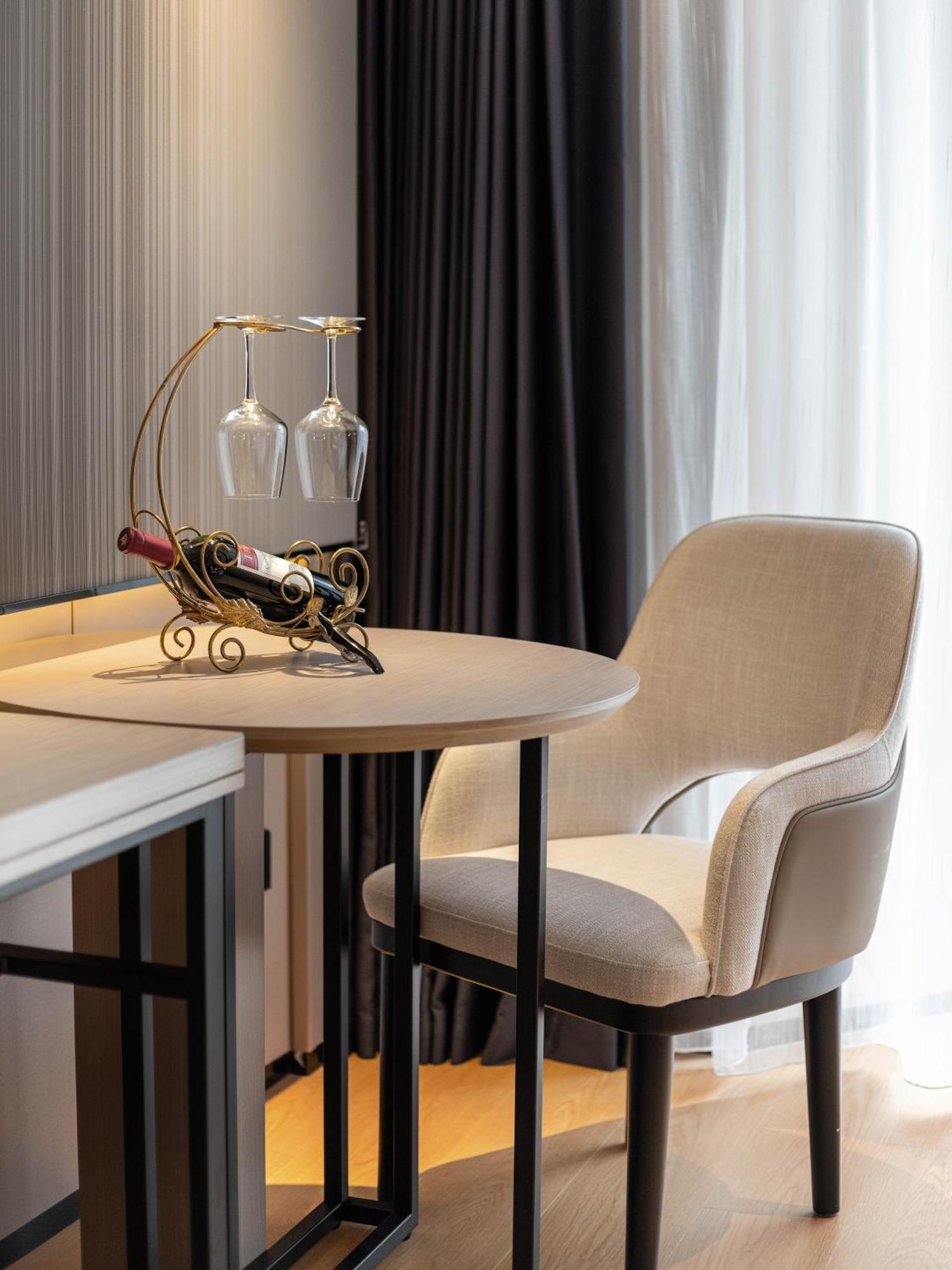 Lavande International Hotel Guangzhou Taikoo Hui Square Shipaiqiao Metro Station Branch - Free Shuttle Bus To Canton Fair Complex During Canton Fair Period & Free Vpn Internet Access Екстер'єр фото