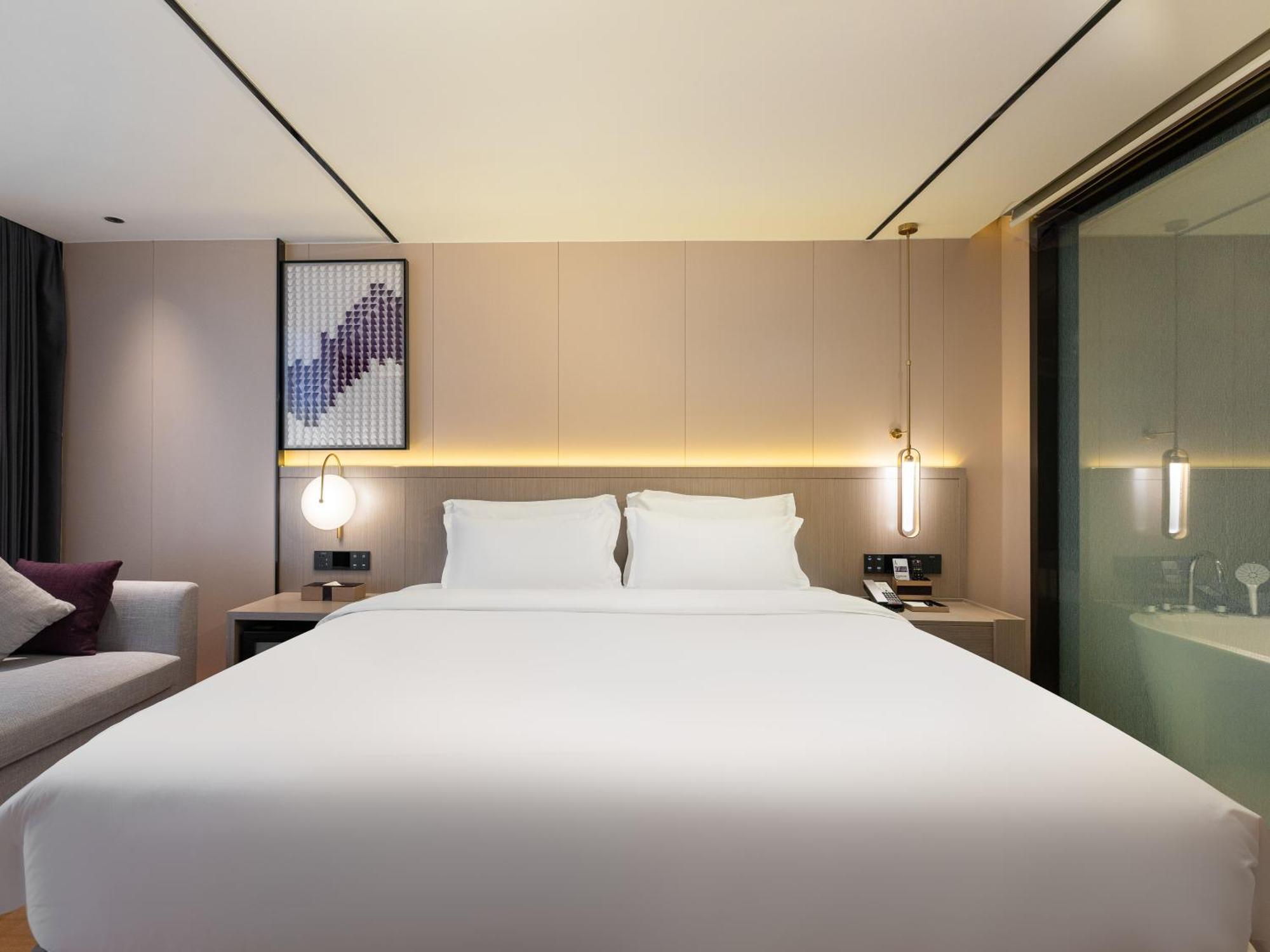 Lavande International Hotel Guangzhou Taikoo Hui Square Shipaiqiao Metro Station Branch - Free Shuttle Bus To Canton Fair Complex During Canton Fair Period & Free Vpn Internet Access Екстер'єр фото