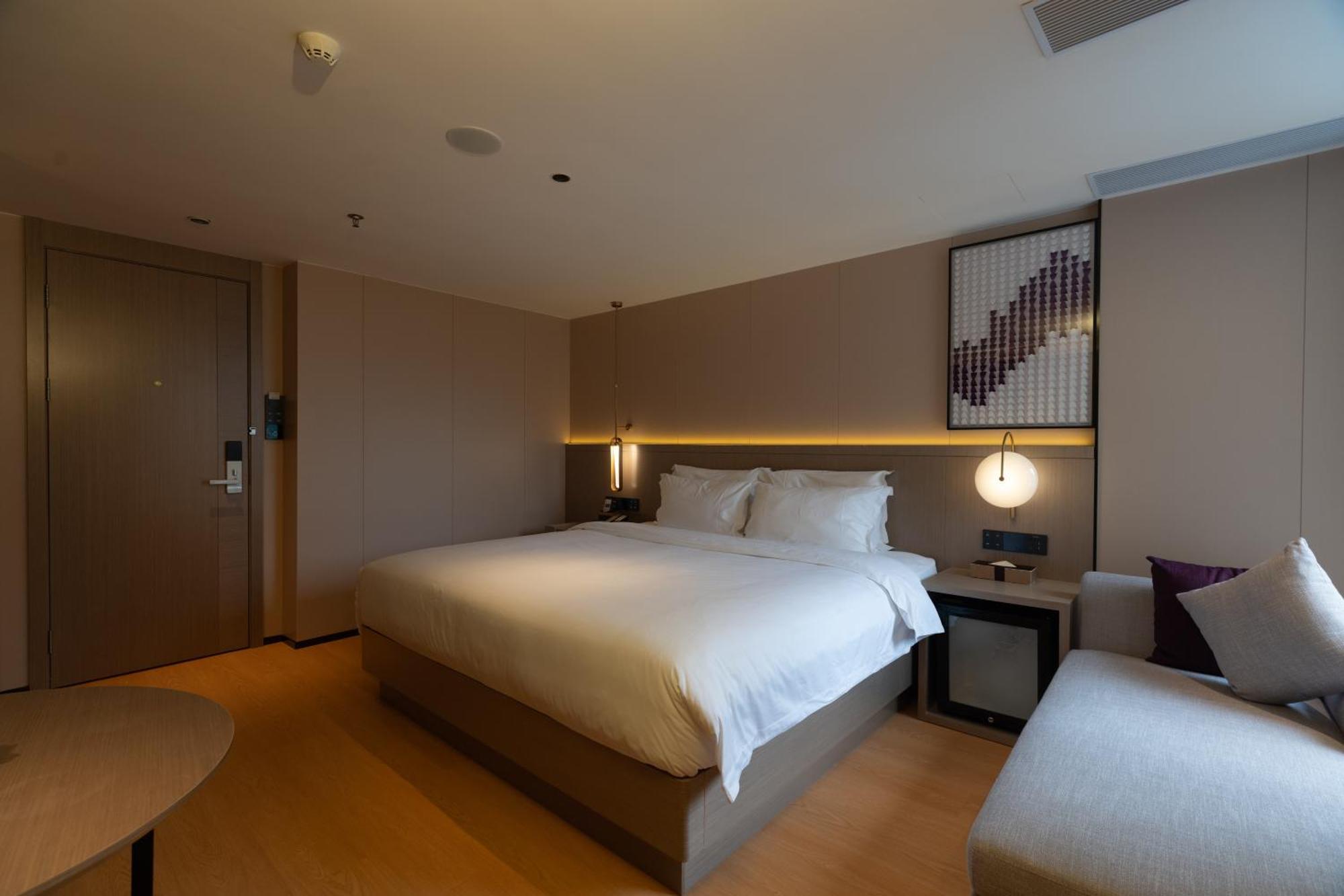 Lavande International Hotel Guangzhou Taikoo Hui Square Shipaiqiao Metro Station Branch - Free Shuttle Bus To Canton Fair Complex During Canton Fair Period & Free Vpn Internet Access Екстер'єр фото