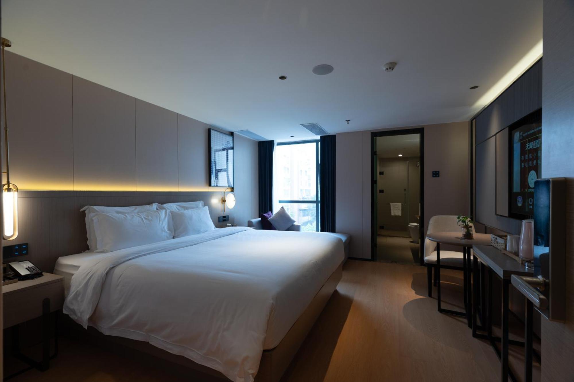 Lavande International Hotel Guangzhou Taikoo Hui Square Shipaiqiao Metro Station Branch - Free Shuttle Bus To Canton Fair Complex During Canton Fair Period & Free Vpn Internet Access Екстер'єр фото