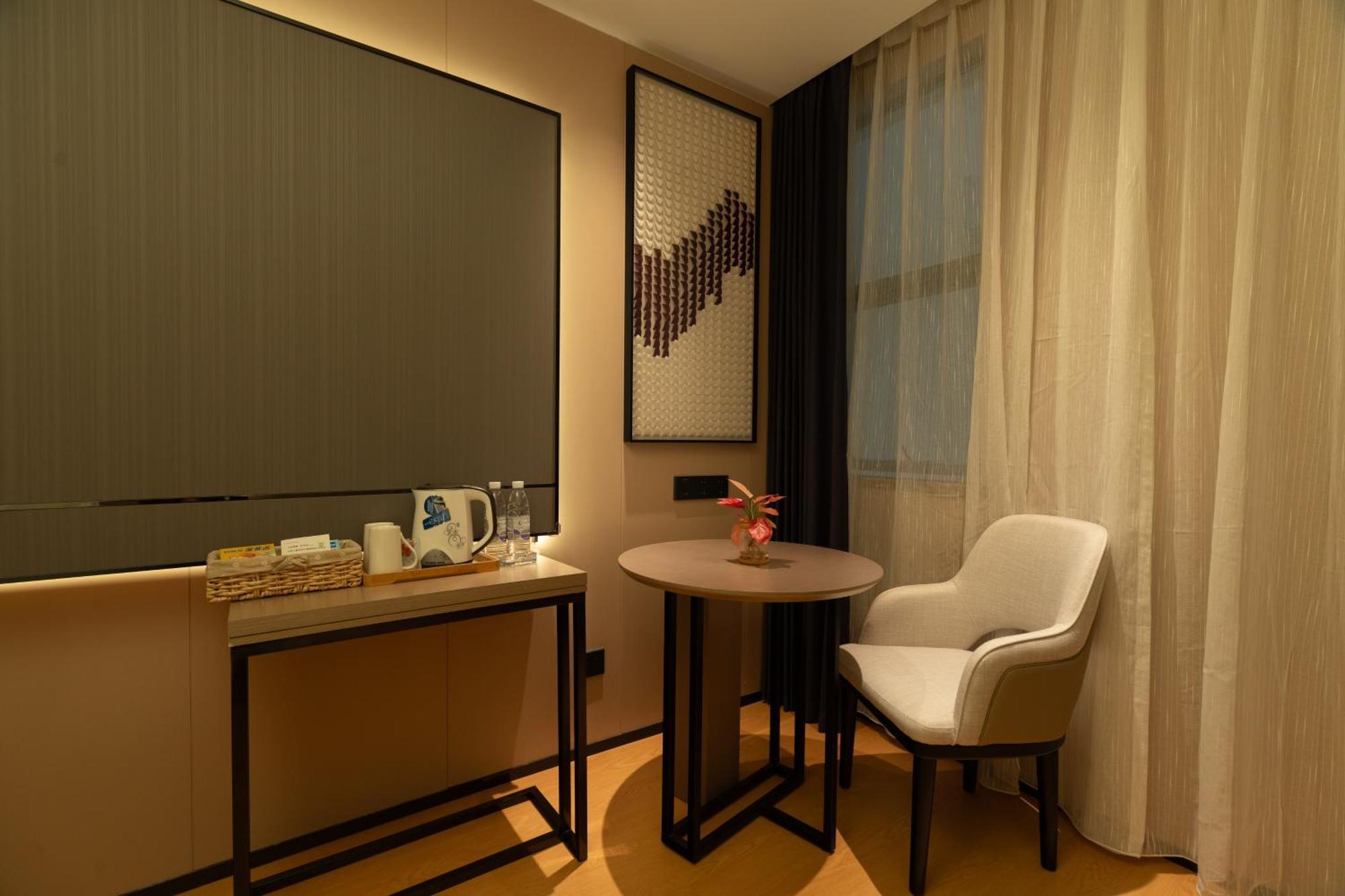 Lavande International Hotel Guangzhou Taikoo Hui Square Shipaiqiao Metro Station Branch - Free Shuttle Bus To Canton Fair Complex During Canton Fair Period & Free Vpn Internet Access Екстер'єр фото