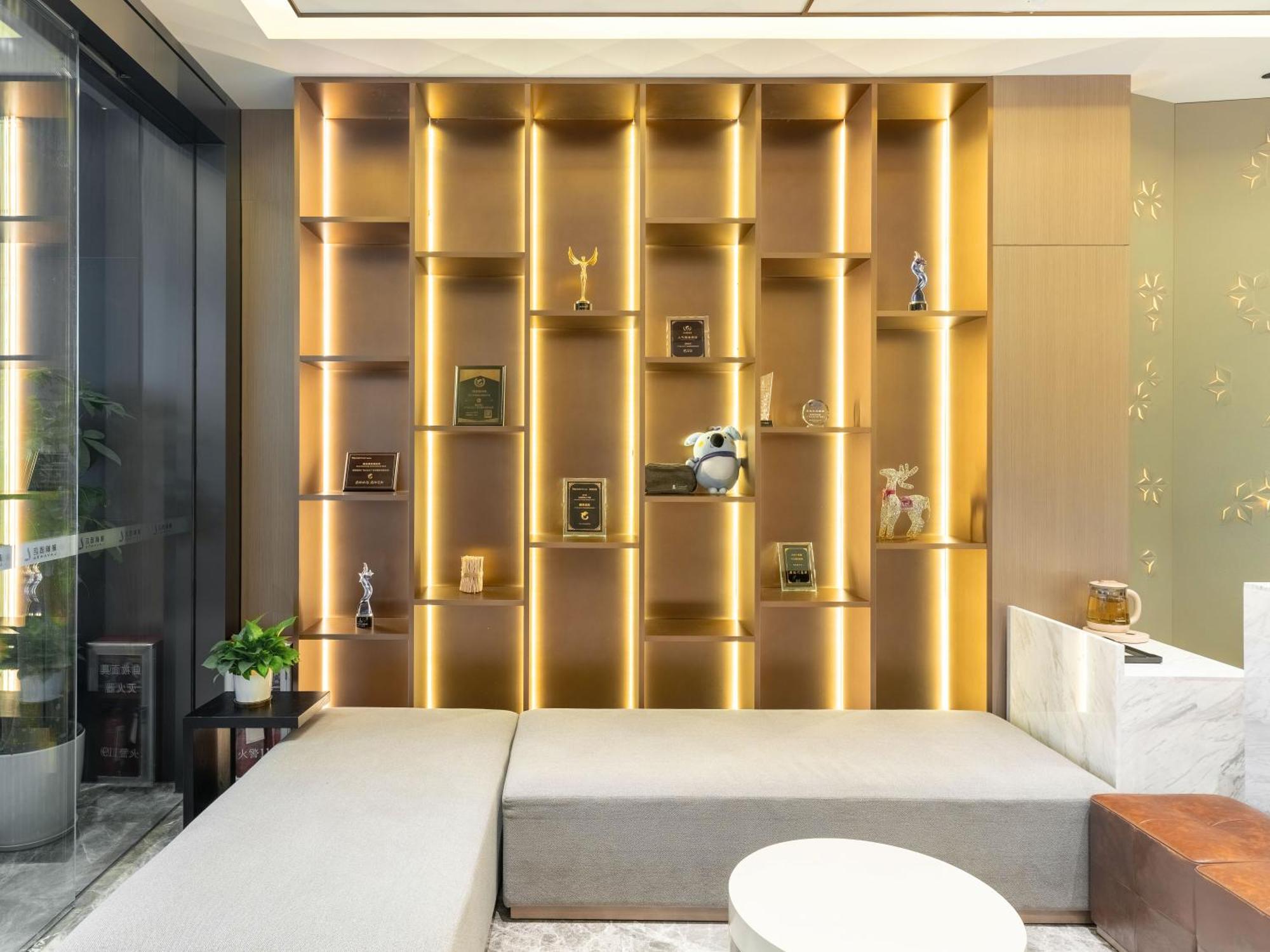 Lavande International Hotel Guangzhou Taikoo Hui Square Shipaiqiao Metro Station Branch - Free Shuttle Bus To Canton Fair Complex During Canton Fair Period & Free Vpn Internet Access Екстер'єр фото