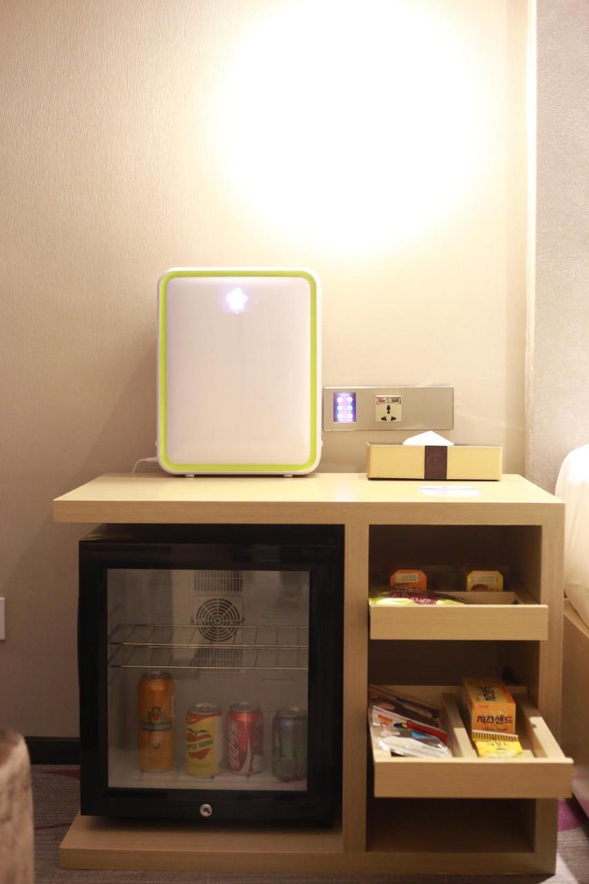 Lavande International Hotel Guangzhou Taikoo Hui Square Shipaiqiao Metro Station Branch - Free Shuttle Bus To Canton Fair Complex During Canton Fair Period & Free Vpn Internet Access Екстер'єр фото