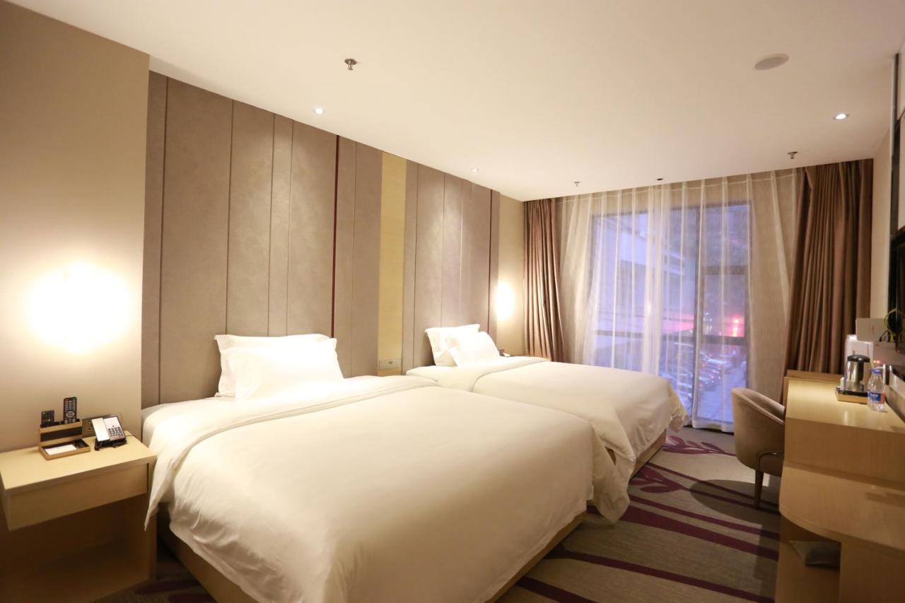 Lavande International Hotel Guangzhou Taikoo Hui Square Shipaiqiao Metro Station Branch - Free Shuttle Bus To Canton Fair Complex During Canton Fair Period & Free Vpn Internet Access Екстер'єр фото