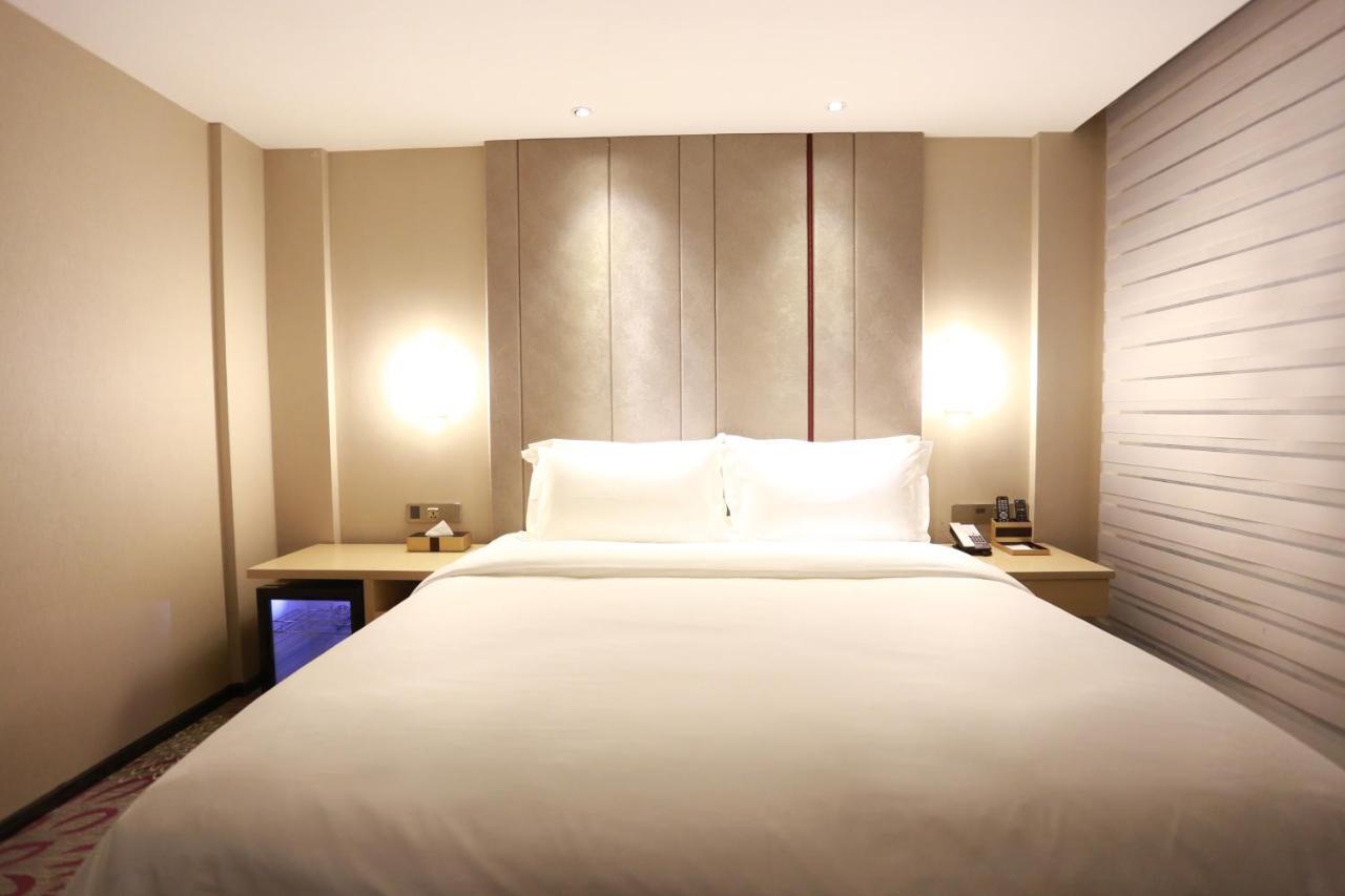 Lavande International Hotel Guangzhou Taikoo Hui Square Shipaiqiao Metro Station Branch - Free Shuttle Bus To Canton Fair Complex During Canton Fair Period & Free Vpn Internet Access Екстер'єр фото